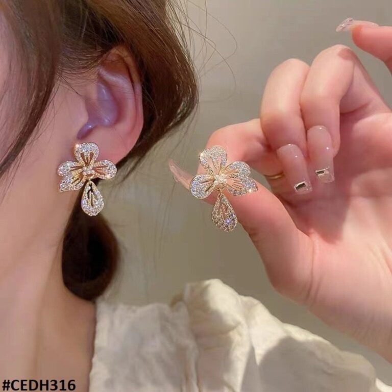 Daneen flower earing